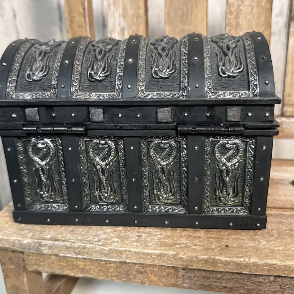Disney Pirates Of The Caribbean At Worlds End Treasure Chest With Coin Ornament